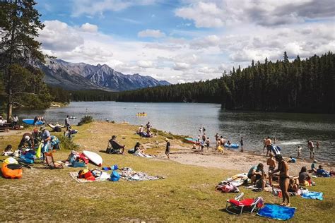 can you swim in banff? Banff is not only a picturesque destination for outdoor enthusiasts but also offers various challenges and opportunities for those who wish to explore its waters.